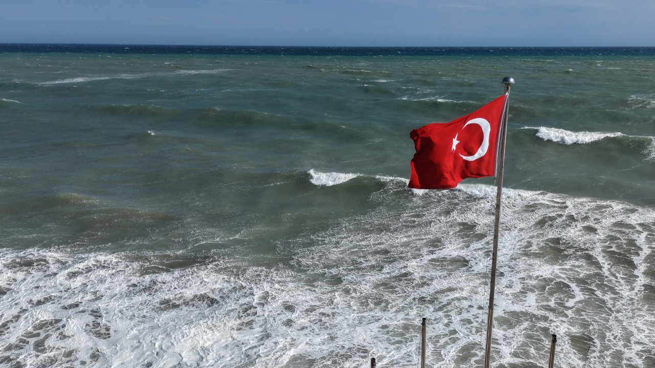 Doğu Akdeniz’de kuvvetli rüzgar: Dalgalar 4 metreye kadar yükseldi Haber gorseli